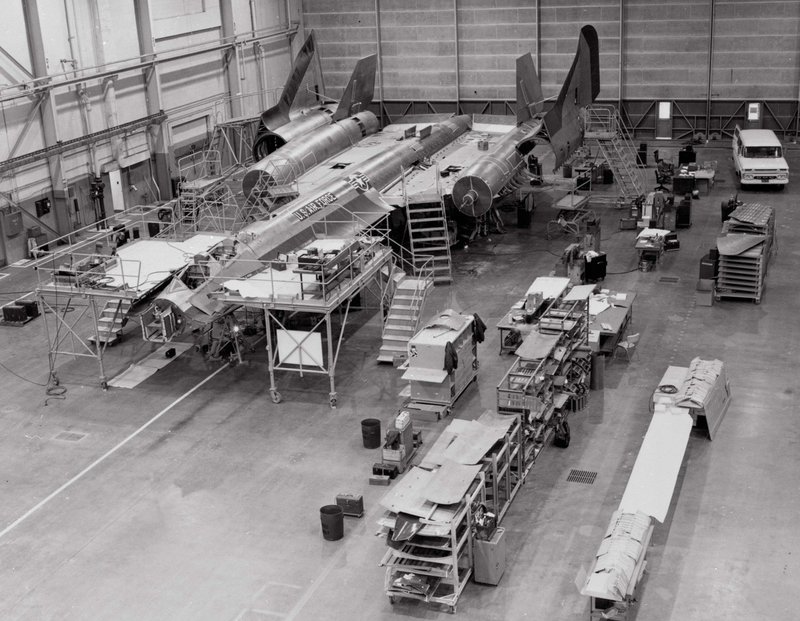 Illustration for article titled Rare photos of the SR-71 Blackbird show its amazing history